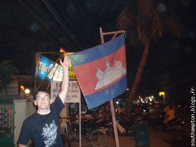 drapeau du Cambodge et la fameuse "Tiger beer" et aussi loulou!